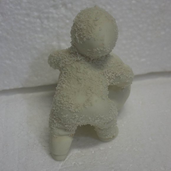 Vintage Retired Snowbabie "I'm Making Snowballs" Porcelain Bisque Figure - Picture 4 of 6